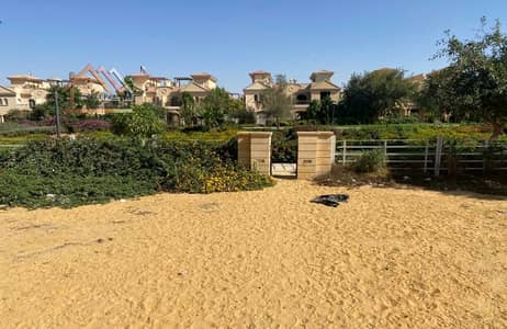 For sale in Madinaty, a G model villa with a garden view, an open view, in a very distinguished location, and a wide garden view.