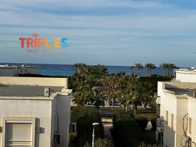 أمواج شاليه بفيو على البحر مفروش بالكامل للبيع