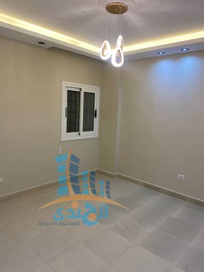 Apartment for sale in Hadayek Al-Ahram, old loading, third floor, front view, 3 rooms, 2 bathrooms, very prime location, close to all services.