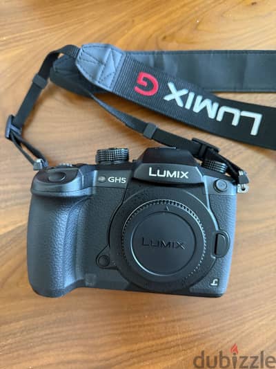 Panasonic GH5 + 2 lenses 12/60 & 42.5 + 2 ND filters + Gimbal Zhiyun