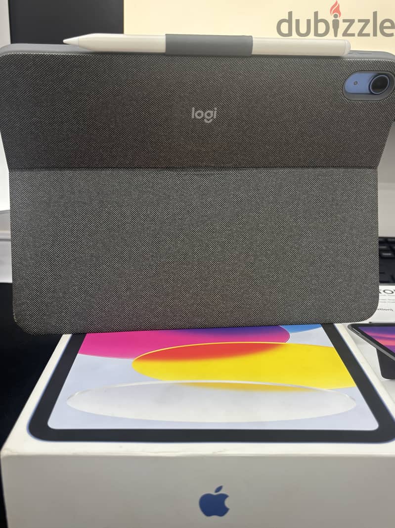iPad 10th gen with Logitech combo touch keyboard 2