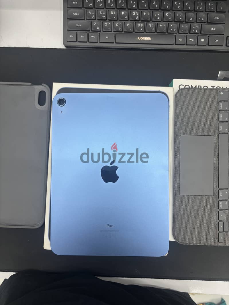 iPad 10th gen with Logitech combo touch keyboard 4