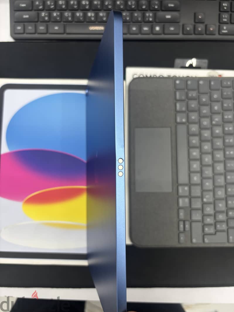 iPad 10th gen with Logitech combo touch keyboard 6