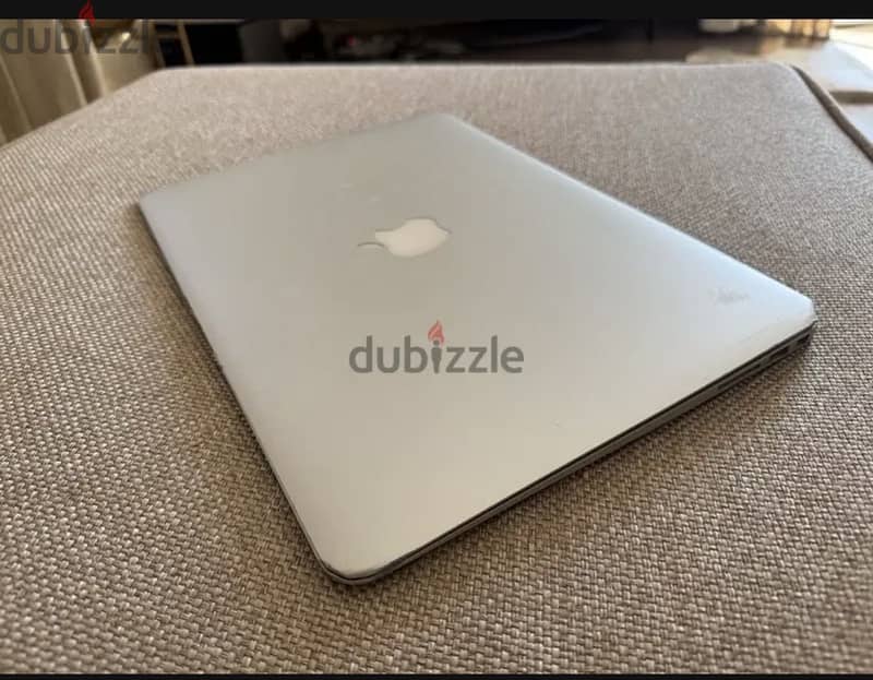 macbook 2017 with charger 1