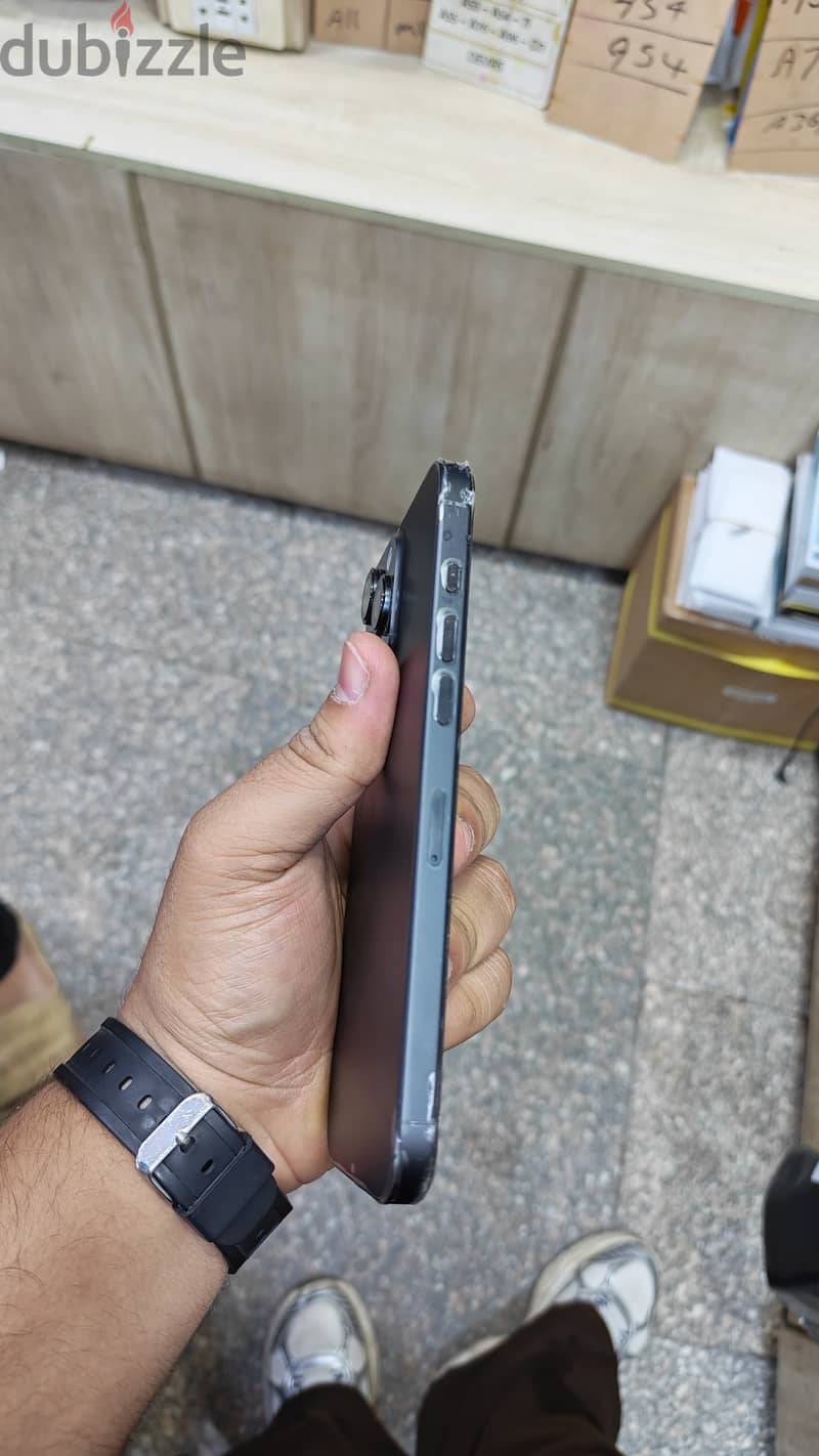 Iphone 16 pro max 5
