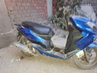 سكوتر بينيلي زنزيرو بدون ورق معاه رخصة بس ومش داير