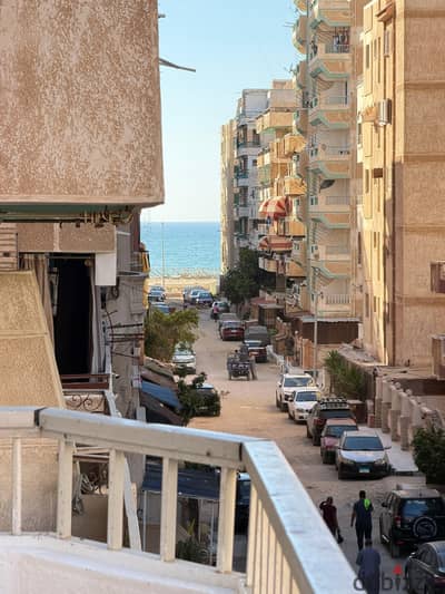 شقه في اسكندرية العجمي  بجوار البحر كاش اوتقسيط