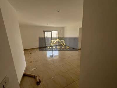 For rent, an apartment of 116m located in a prime spot next to services in Madinaty b12