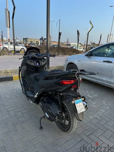 اسكوتر Dmax