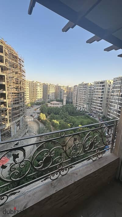 Apartment for rent in Zahraa El Maadi, next to Maadi Traffic DepartmentArea: 140 sq mConsists of 2 bedrooms, reception, and kitchenFifth floorElevator