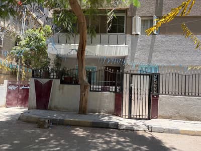 أرض بمساحه ٤٢٧ متر بمنطقة مدكور بالهرم تبعد عن شارع الهرم الرئيسي ٢٠٠
