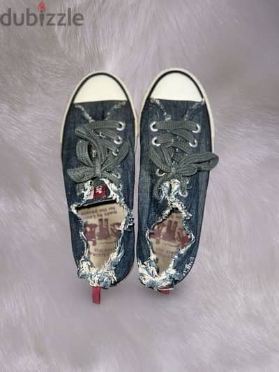 Classic Levi’s Denim Distressed Sneakers