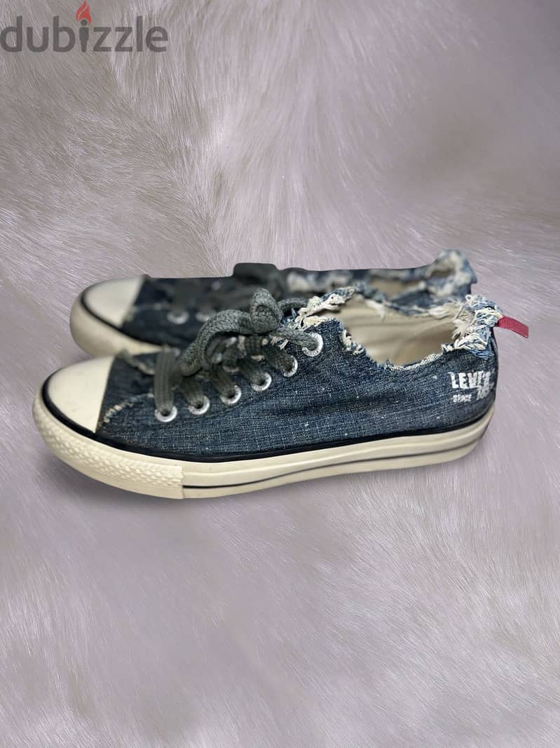 Classic Levi’s Denim Distressed Sneakers 1
