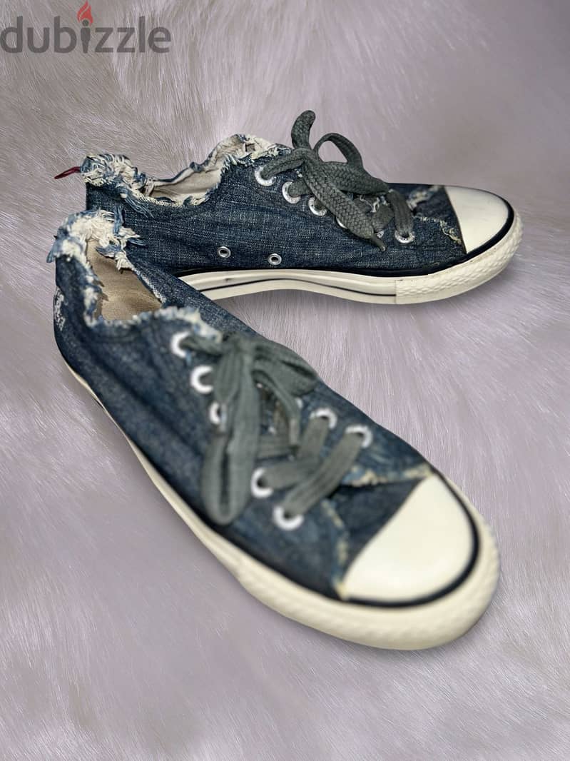Classic Levi’s Denim Distressed Sneakers 2