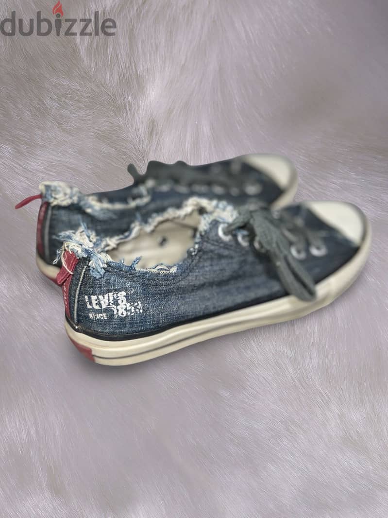 Classic Levi’s Denim Distressed Sneakers 3