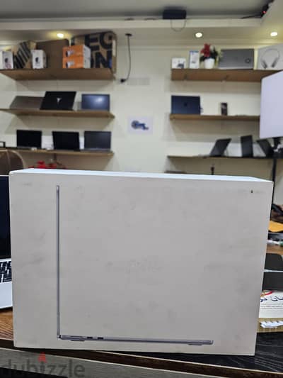 ماك بوك اير m4 جديد ضمان سنة كاملة