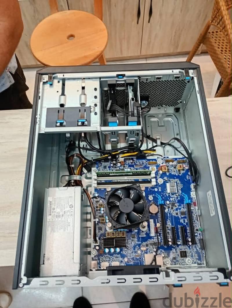  HP Z2 G4 Tower 1