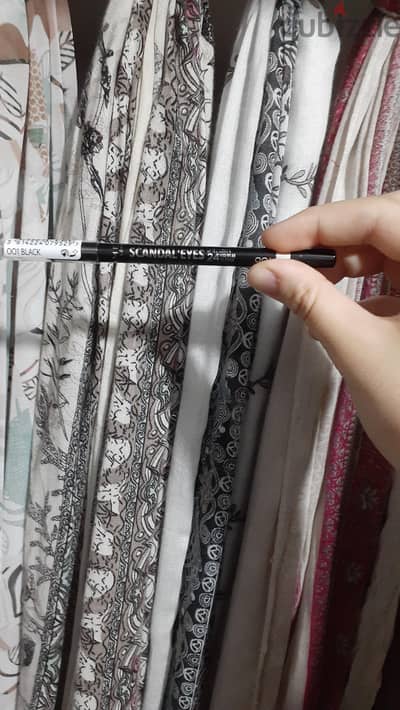 palette eyeshadow,kohl(eyepencil)and liquid lipstick