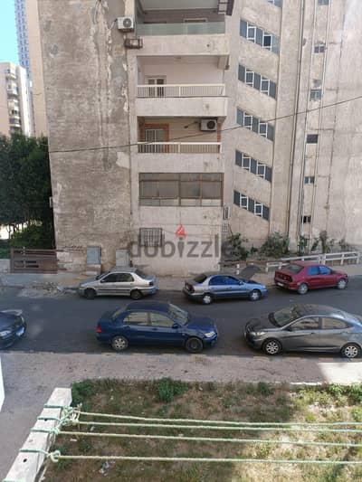 شقه بعمارات ضباط مصطفى كامل على البحر مباشرة