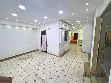 محل للبيع في مدينه نصر امتداد عباس العقاد امام الحديقه الدوليه 60 م واجهه كبيرة ومساحه اماميه حصه بالارض علي الشارع الرئيسي