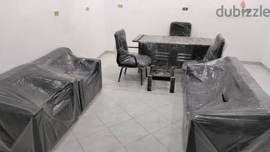 طقم كامل للبيع الطربيزه بالكراسي والمكتب
