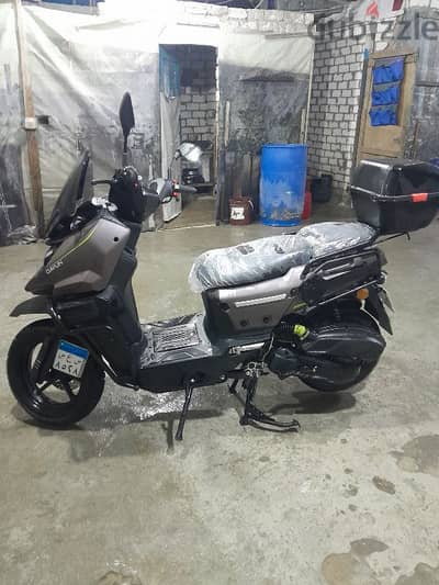 سكوتر اكس رود 150cc كسر زيرو البيع لدواعي السفر