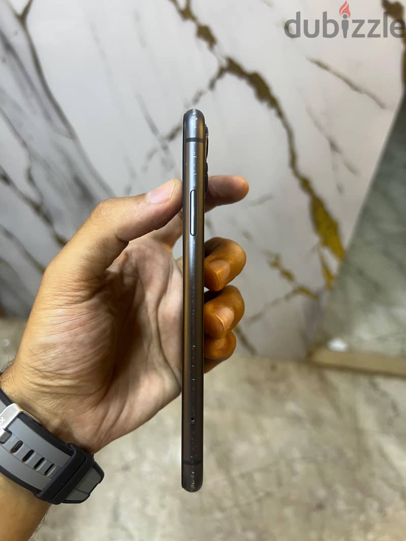 Apple - iPhone 11 4
