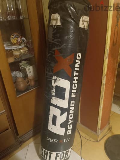 للبيع كيس ملاكمة معلق من الماركة العالمية الشهيرة RDX Sports