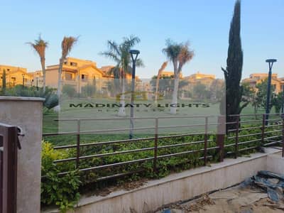 A unique opportunity to sell a villa for cash at a bargain price. . . . . Villa for sale in Madinaty – Model F3   A unique opportunity to own an independent villa within Madinaty, in a quiet location close to all services.  Areas:   - Land area: 201 m²   - Building area: 211 m²    Villa details:   - Finishing: semi-finished (