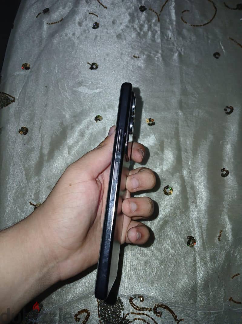Vivo Y29 3