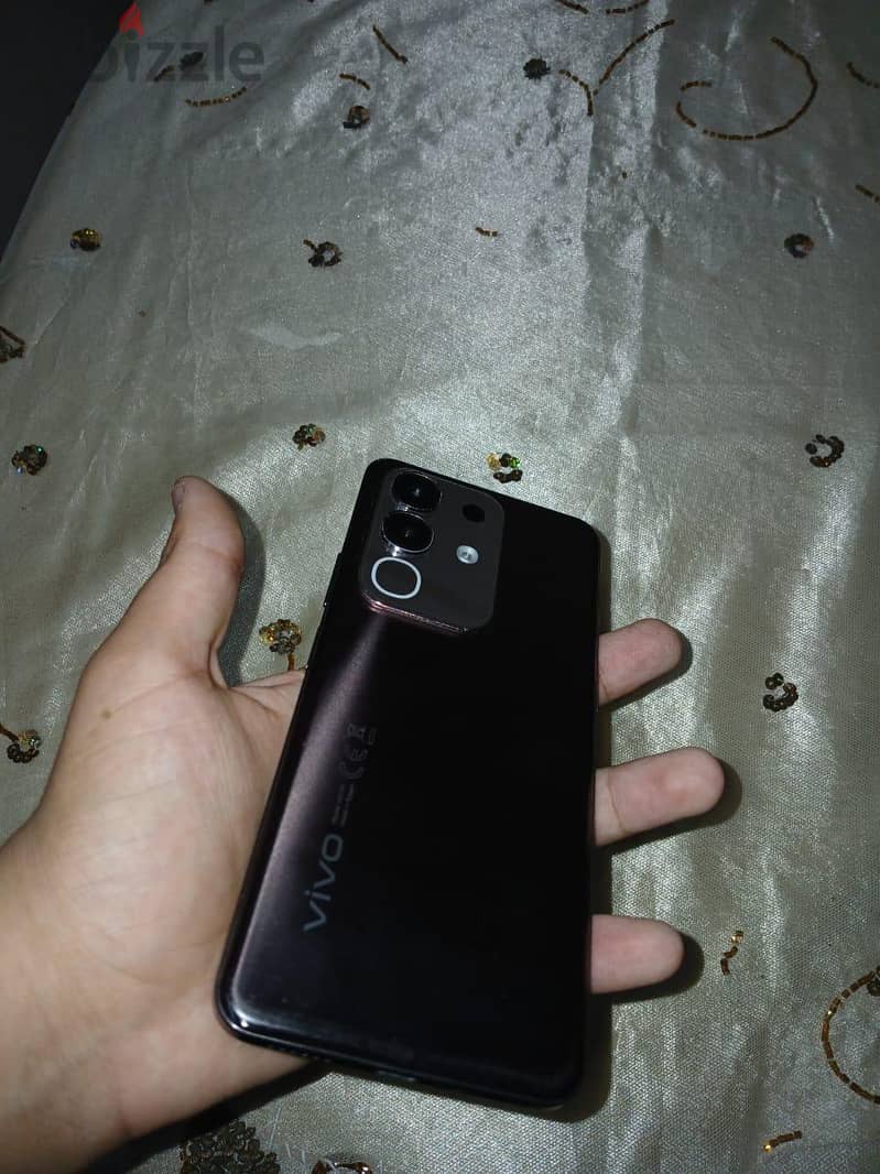 Vivo Y29 4