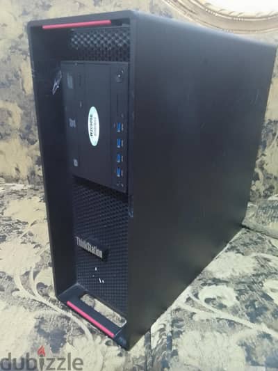 كمبيوتر ورك ستيشن لينوفو P510 بيشتغل بس فاصل سيجنال للشاشة ب ٦٠٠٠ج