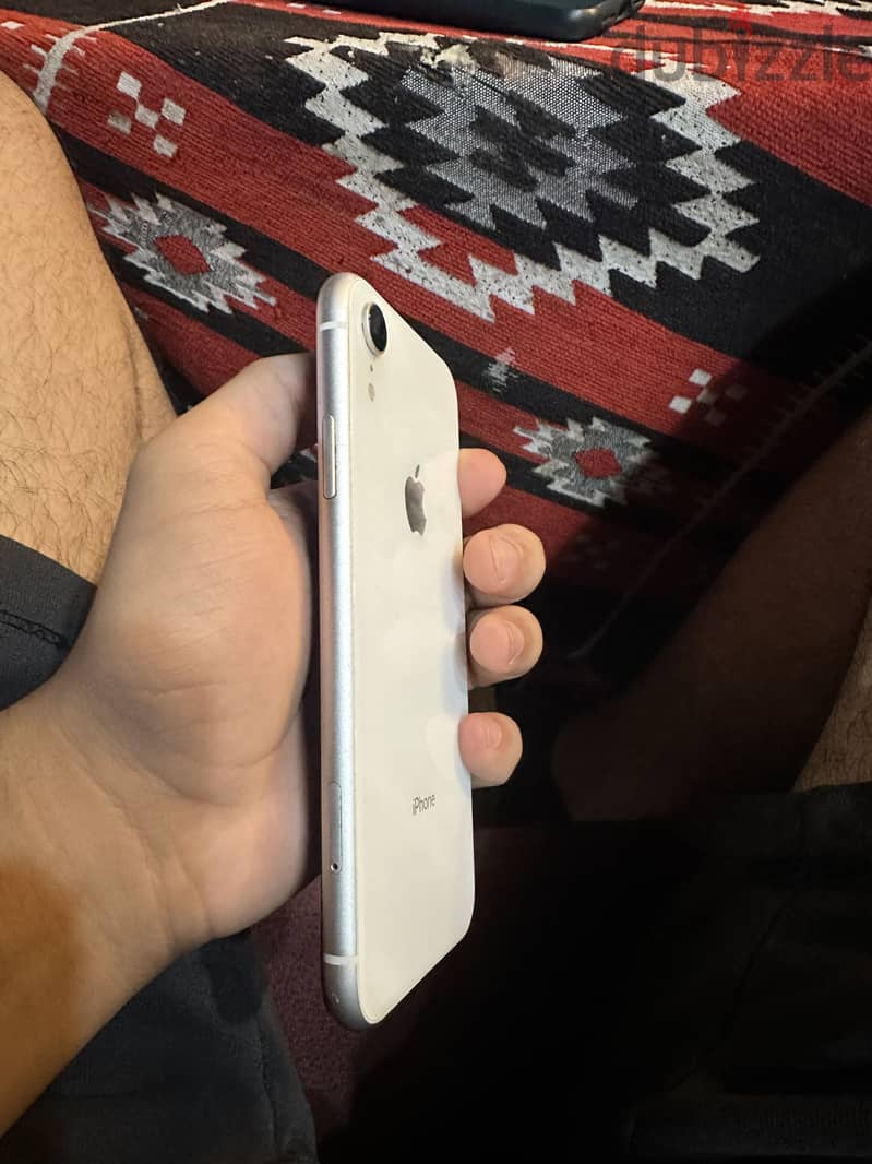 Apple - iPhone XR 1