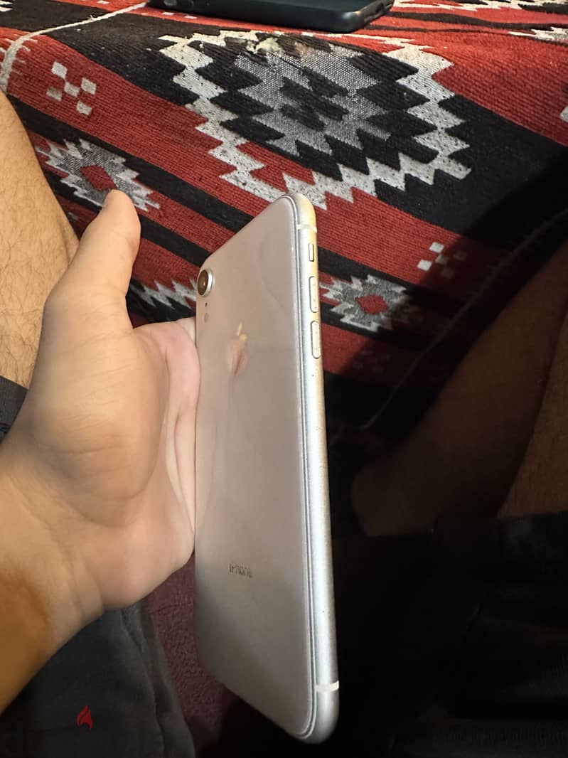Apple - iPhone XR 3
