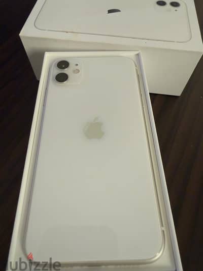 . iPhone 11.  ه. 128 جيجا بالكرتونه الاصليه     وارد لندن.