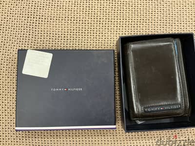 محفظة ثلاثية الطي للرجال تومي هيلفيجر  Tommy
