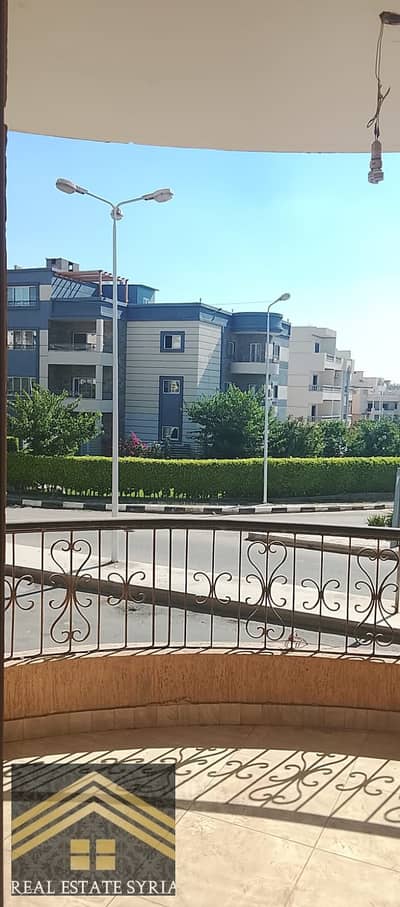Apartment for rent in a luxury villa, first with a balcony above ground, super lux finishing with its kitchen. The apartment consists of three rooms, a master room plus two bathrooms. Apartment area is 250 m, old loading, monthly rent is 16 thousand.