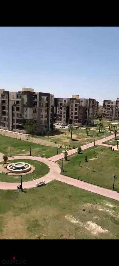 For rent, an apartment of 130 meters, ground floor and fully protected with iron, facing the sea in Dar Misr Compound, District 16, Sheikh Zayed.