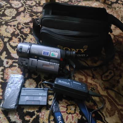 للهواة وعشاق الفينتاج. . كاميرا Sony Handycam Vision CCD