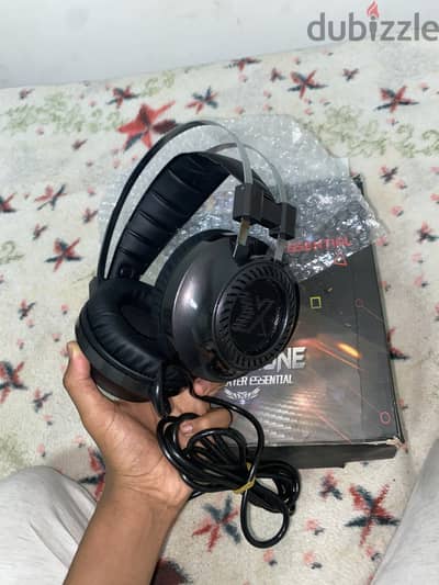 Red dragon and headphon