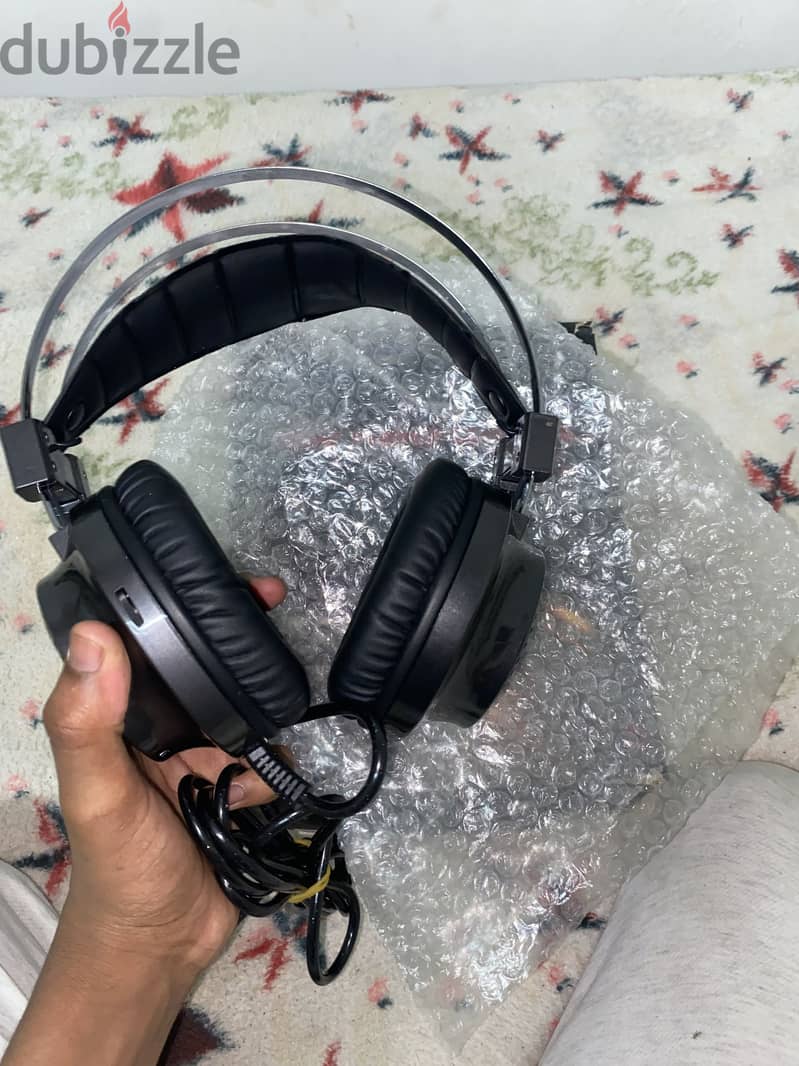 Red dragon and headphon 1