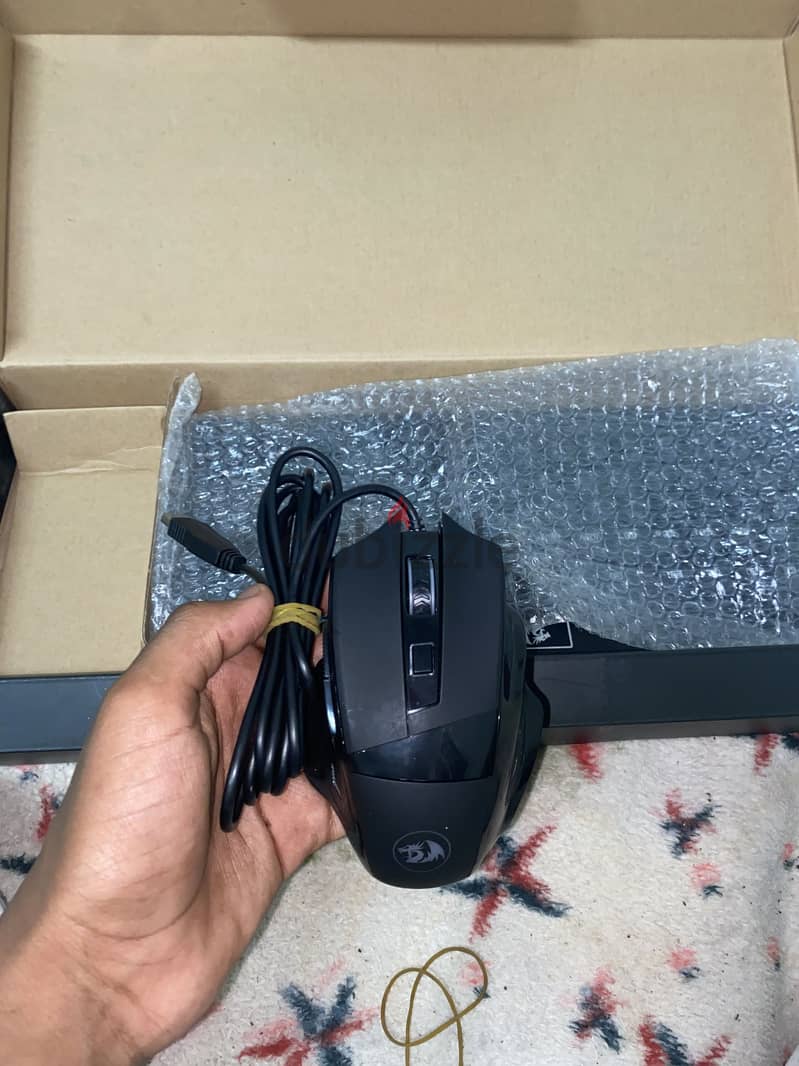 Red dragon and headphon 5