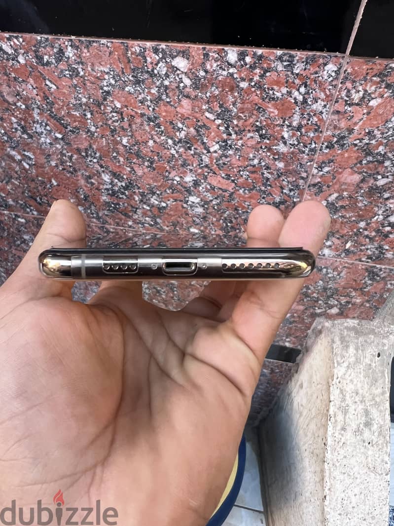 Apple - iPhone 11 Pro Max 2