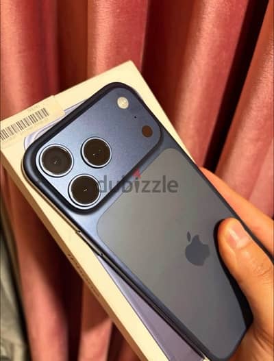 iPhone 17 pro max GB 256.        Battery  100 Cycle 160 Esim