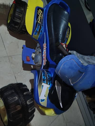 سيارة اطفال
