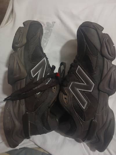 حذاء new balance 9060 مقاس ٤٣
