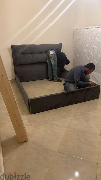 سرير كوين منجد كالجديد بالمرتبة