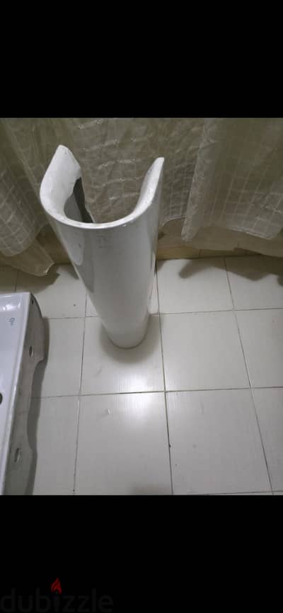 طقم صحي مكون من قاعده حمام فانتوم و حوض ايديال جداد