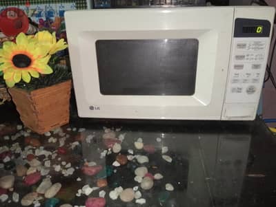 microwave. . . LG     35 لتر
