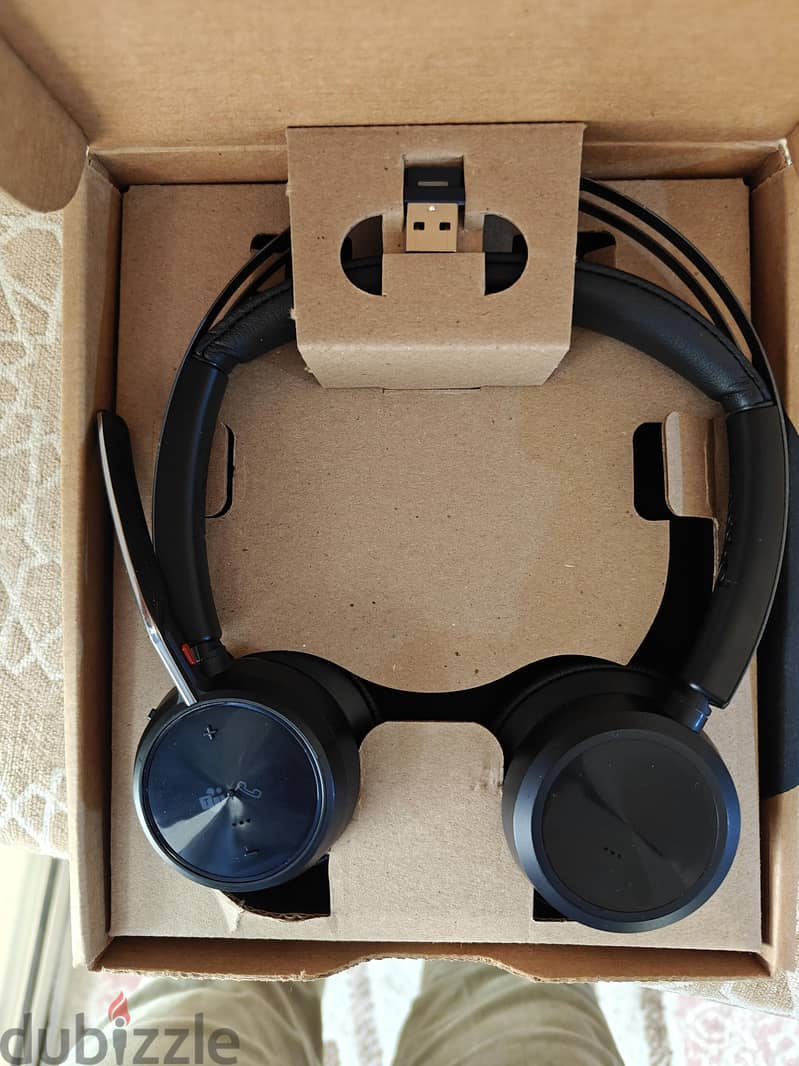 Poly Voyager Focus 2 UC Headset 1